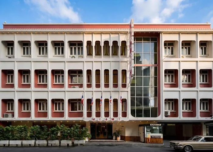 Miami Hotel Bangkok - SHA Plus
